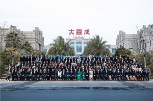 2019年小字迷練字國際連鎖年會 2019年1月14日，小字迷練字國際連鎖年會在浙江金華召開，來自全國各地的200多名加盟商濟濟一堂，共同分享2018年的成功喜悅，交流各自的成功經(jīng)驗，暢談2019年的美好愿望！